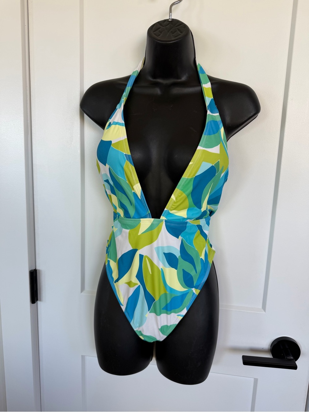 JESSICA SIMPSON deep plunge, halter, open back, lightly padded swim suit